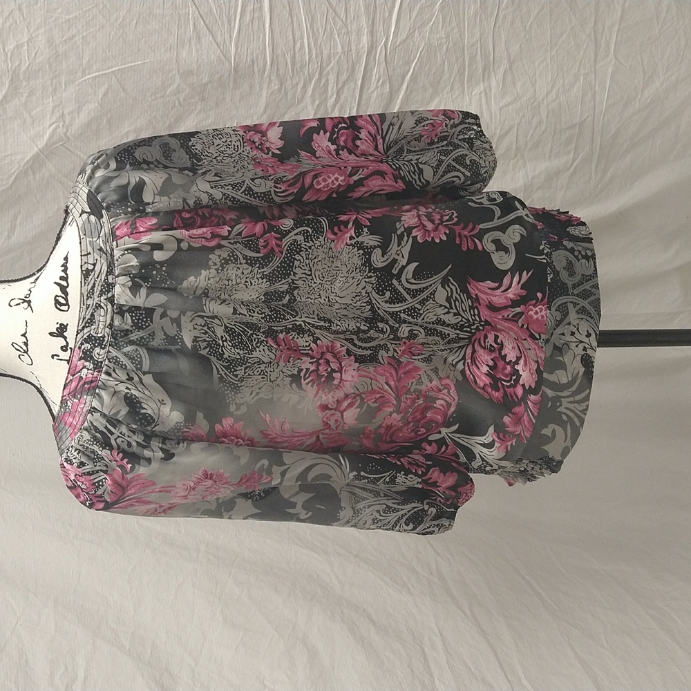 Dressbarn • floral 3/4 sleeve blouse - Picture 2 of 10